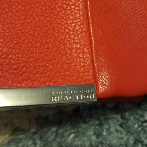 NWT KENNETH COLE REACTION crossbody purse - Picture 2 of 4